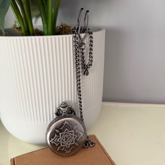 Vampire Knight Replica Pocket Watch - Picture 1 of 4